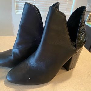 Steve Madden shoes, just purchased and they are too small. Barely worn